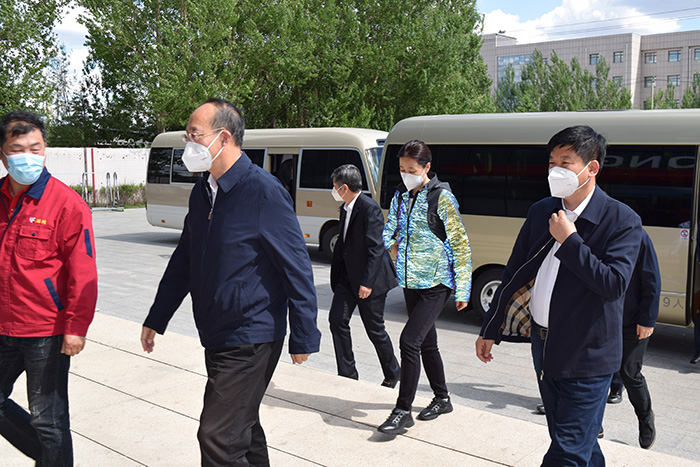 吉林省委常委、常务副省长吴靖平莅临乐天堂fun88生产基地督导调研